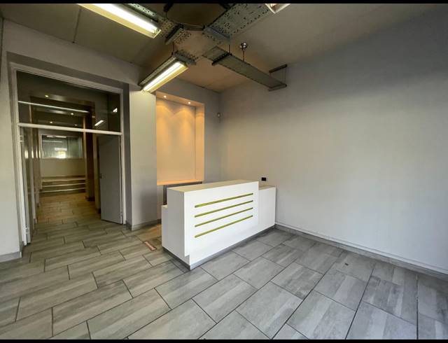 1,318M² WAREHOUSE TO LET IN HALFWAY HOUSE
